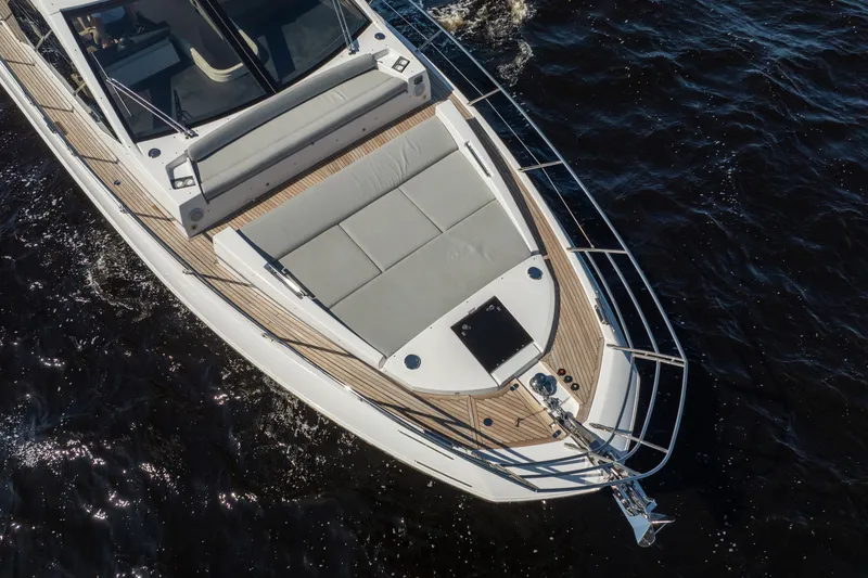 Slide: The Image of Azimut S6 2025 - 38