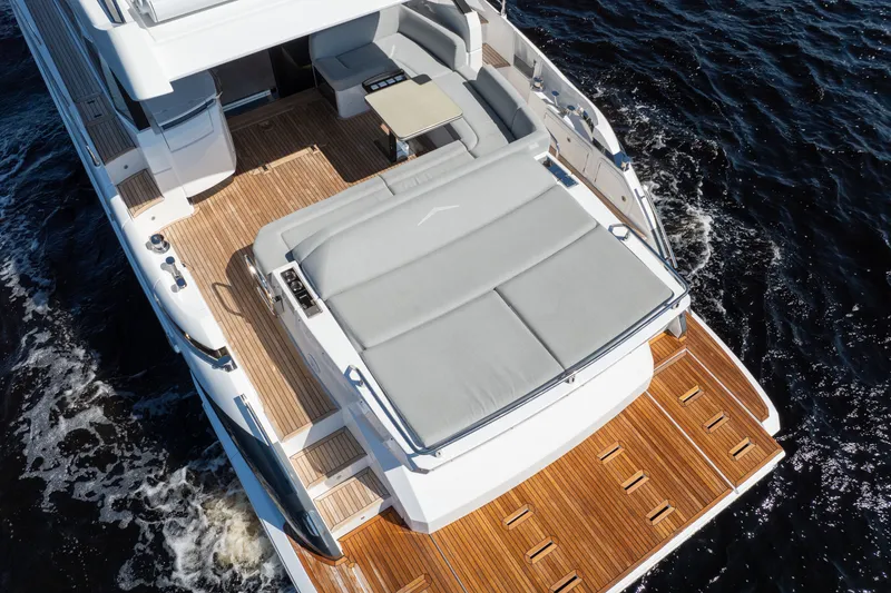 Slide: The Image of Azimut S6 2025 - 5