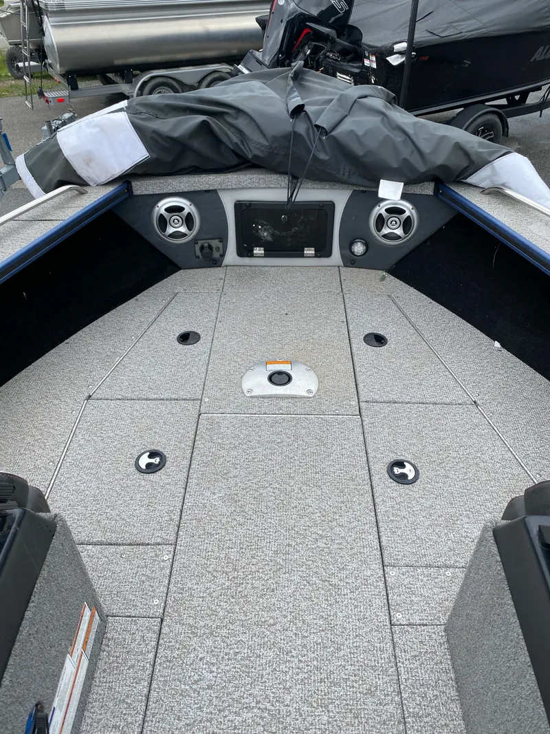 Slide: The Image of Alumacraft Trophy 185 Sport 2023 - 12