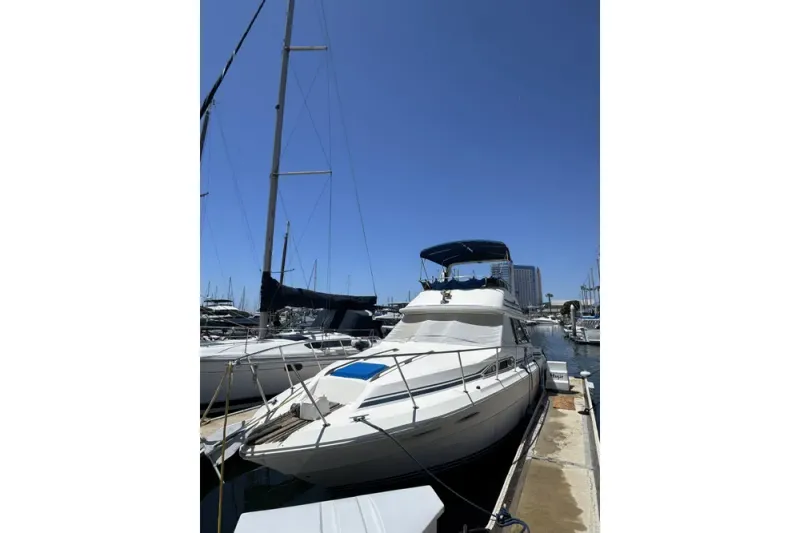 Slide: The Image of Sea Ray 340 Sedan Bridge 1985 - 5