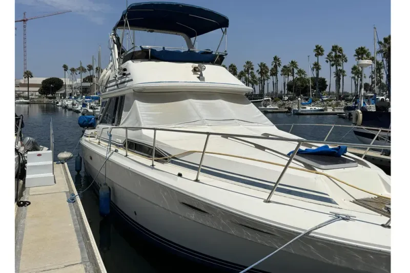The Image of Sea Ray 340 Sedan Bridge 1985 - 0