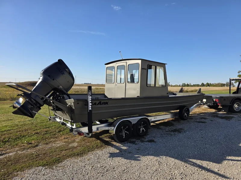 The Image of SeaArk 2672 Workhorse 2027 - 0