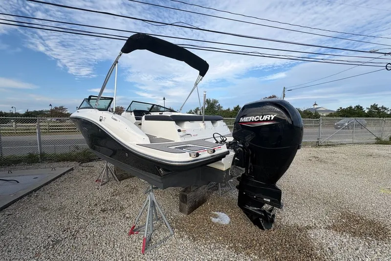 Slide: The Image of Sea Ray SPX 190 Outboard 2023 - 6