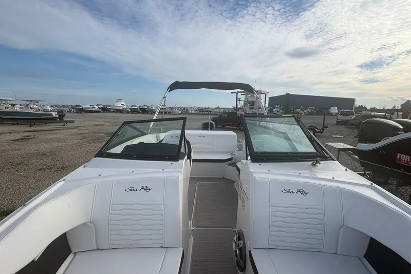 Slide: The Image of Sea Ray SPX 190 Outboard 2023 - 4
