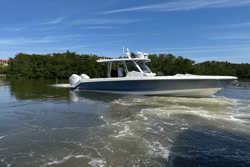 Slide: The Image of Boston Whaler 360 Outrage 2025 - 10