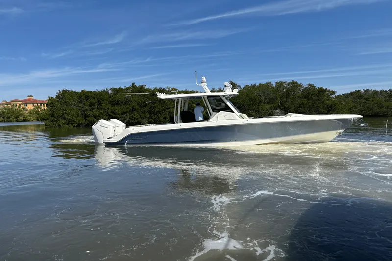Slide: The Image of Boston Whaler 360 Outrage 2025 - 12