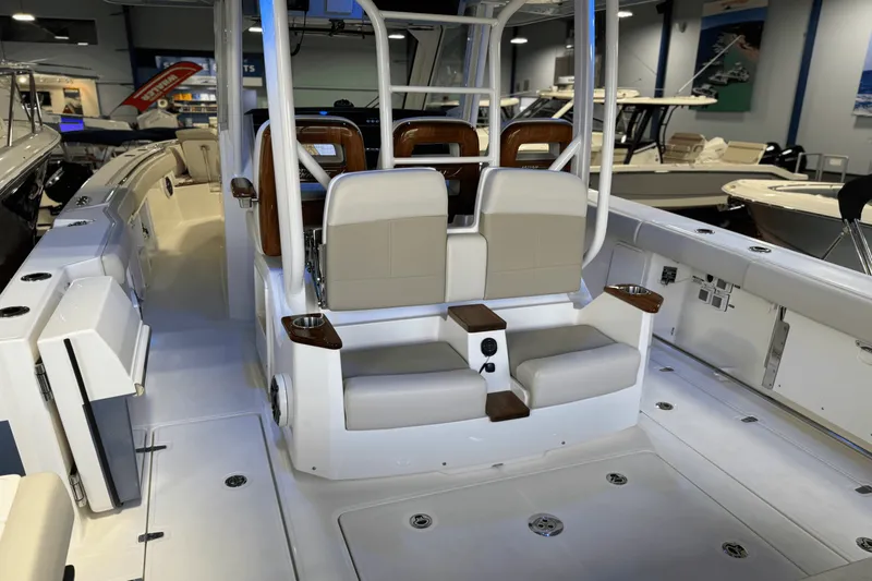 Slide: The Image of Boston Whaler 360 Outrage 2025 - 18