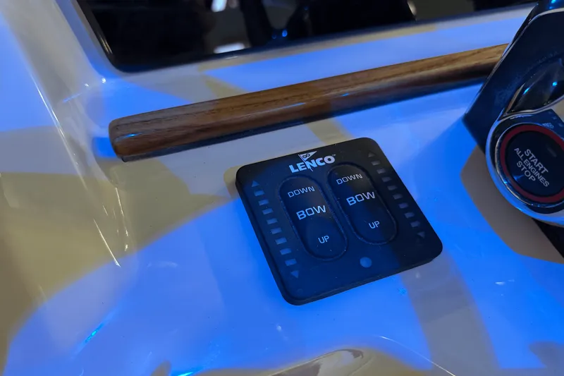 Slide: The Image of Boston Whaler 360 Outrage 2025 - 26