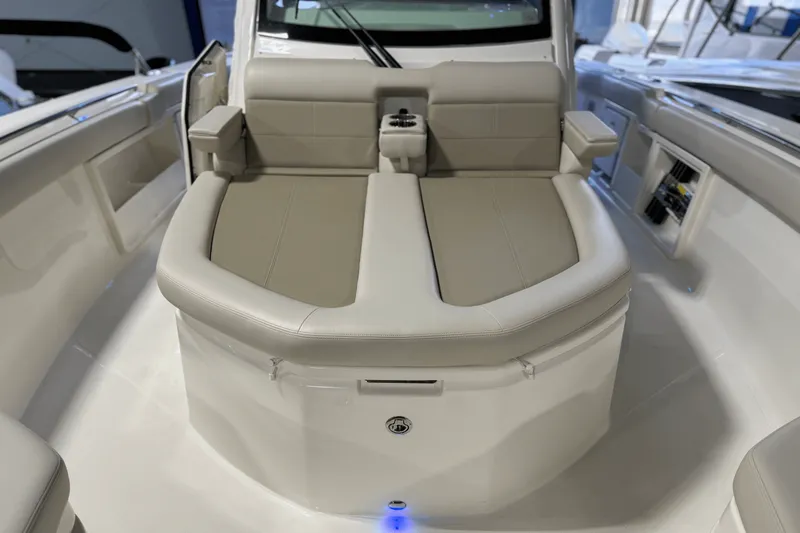 Slide: The Image of Boston Whaler 360 Outrage 2025 - 32