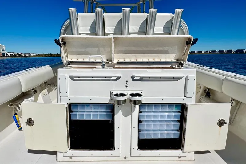 Slide: The Image of Regulator Marine 32 Forward Seating 2005 - 11