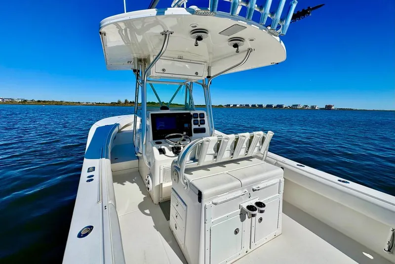 Slide: The Image of Regulator Marine 32 Forward Seating 2005 - 7