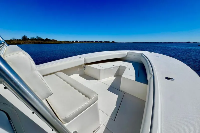 Slide: The Image of Regulator Marine 32 Forward Seating 2005 - 19
