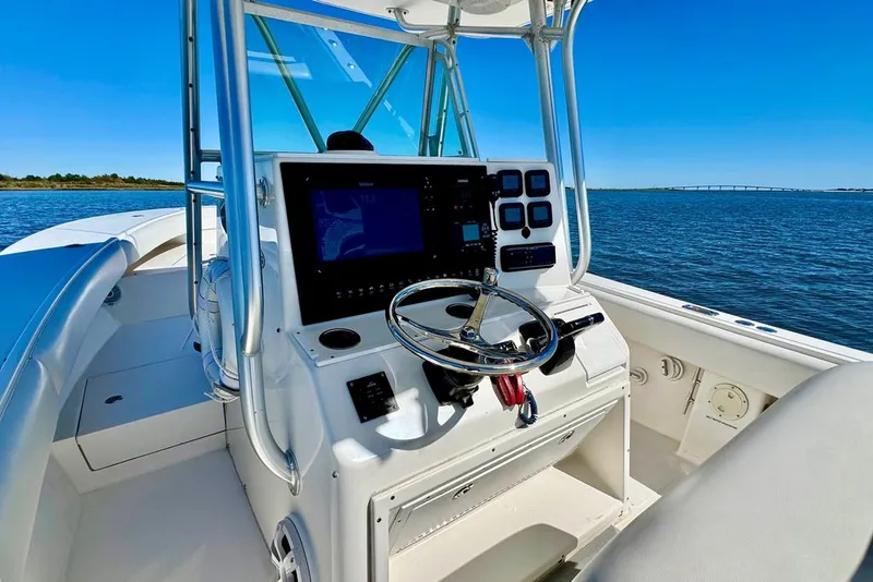Slide: The Image of Regulator Marine 32 Forward Seating 2005 - 6
