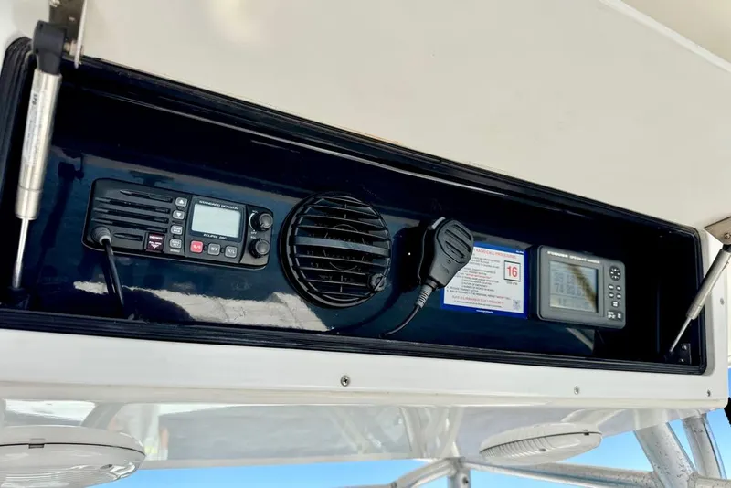 Slide: The Image of Regulator Marine 32 Forward Seating 2005 - 15