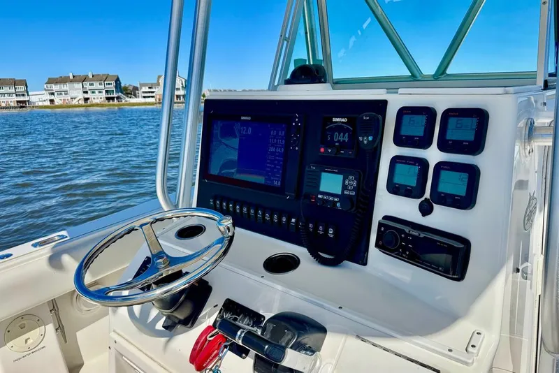 Slide: The Image of Regulator Marine 32 Forward Seating 2005 - 8