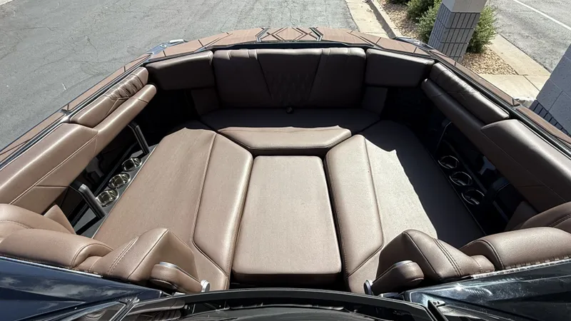 Slide: The Image of Malibu M242 2025 - 10