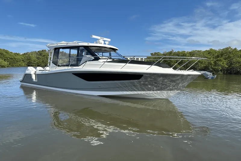 Slide: The Image of Boston Whaler 365 Conquest 2025 - 13