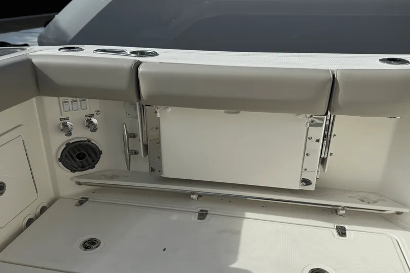 Slide: The Image of Boston Whaler 365 Conquest 2025 - 19