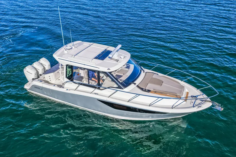 Slide: The Image of Boston Whaler 365 Conquest 2025 - 21