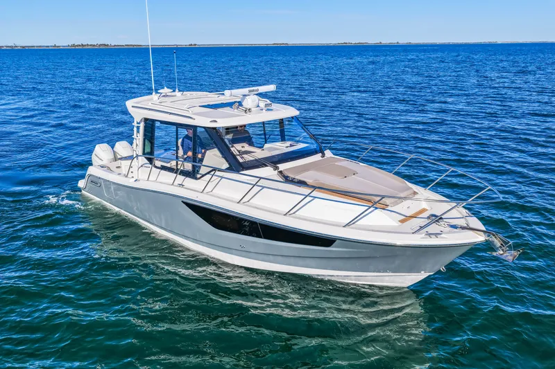 Slide: The Image of Boston Whaler 365 Conquest 2025 - 22