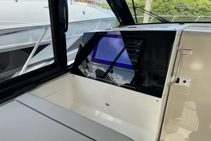 Slide: The Image of Boston Whaler 365 Conquest 2025 - 34