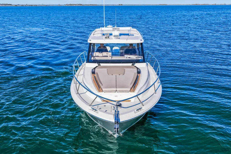 Slide: The Image of Boston Whaler 365 Conquest 2025 - 5