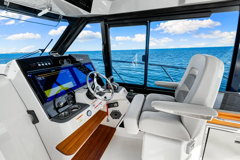Slide: The Image of Boston Whaler 365 Conquest 2025 - 51