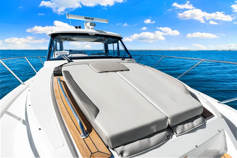 Slide: The Image of Boston Whaler 365 Conquest 2025 - 60
