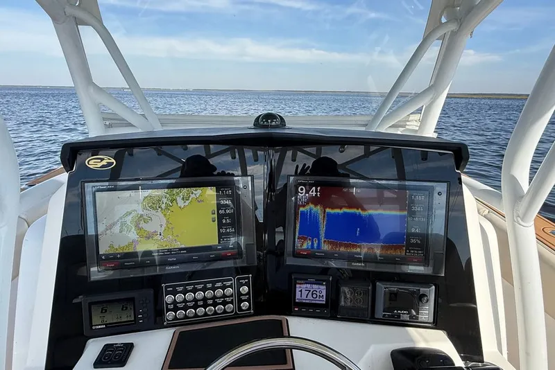 Slide: The Image of Sea Fox 328 Commander 2017 - 16