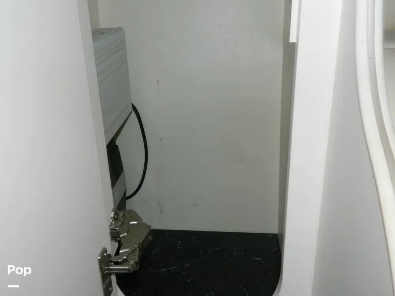 Slide: The Image of Rinker 310 Fiesta Vee 2000 - 8140801