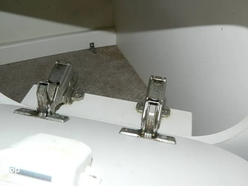 Slide: The Image of Rinker 310 Fiesta Vee 2000 - 8140805