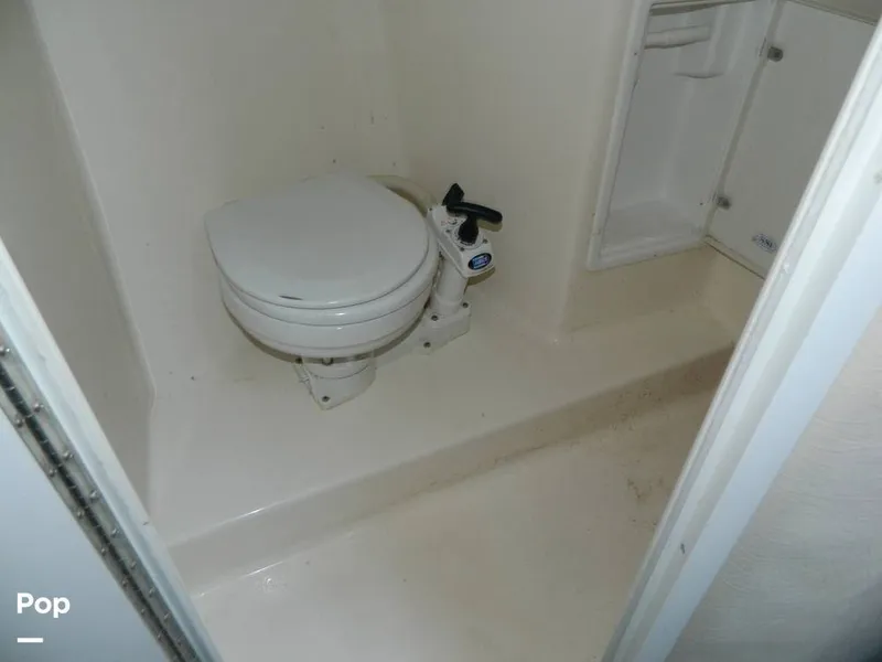 Slide: The Image of Rinker 310 Fiesta Vee 2000 - 8140809