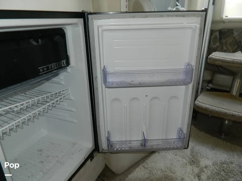 Slide: The Image of Rinker 310 Fiesta Vee 2000 - 8147164