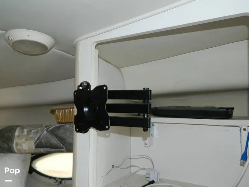 Slide: The Image of Rinker 310 Fiesta Vee 2000 - 8147195