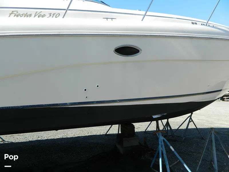 Slide: The Image of Rinker 310 Fiesta Vee 2000 - 8132581