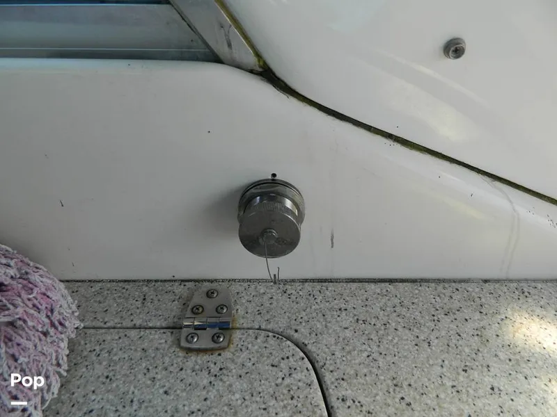 Slide: The Image of Rinker 310 Fiesta Vee 2000 - 8138427