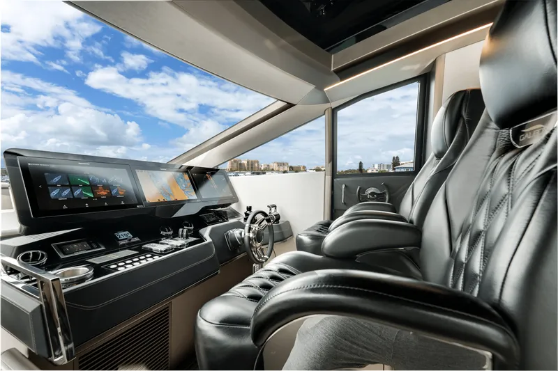 Slide: The Image of Galeon 800 FLY 2023 - 38