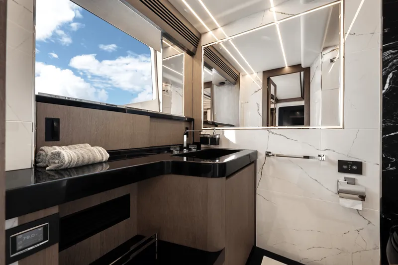 Slide: The Image of Galeon 800 FLY 2023 - 60