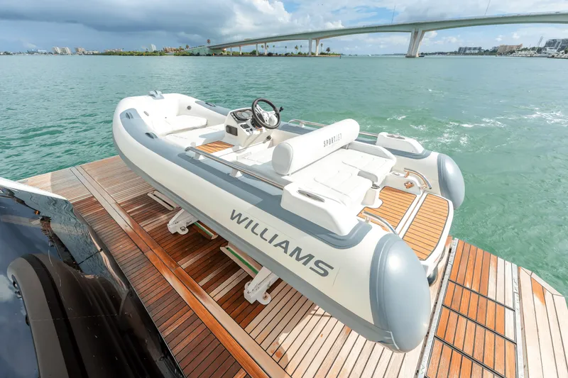 Slide: The Image of Galeon 800 FLY 2023 - 9