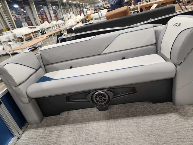 Slide: The Image of Avalon 2385 25 Venture 85 QL 2026 - 10