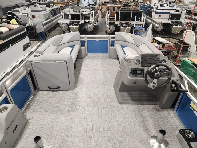 Slide: The Image of Avalon 2385 25 Venture 85 QL 2026 - 14