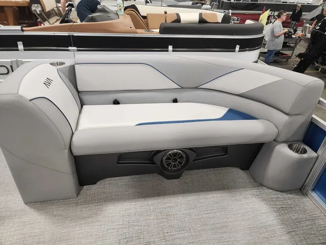 Slide: The Image of Avalon 2385 25 Venture 85 QL 2026 - 16