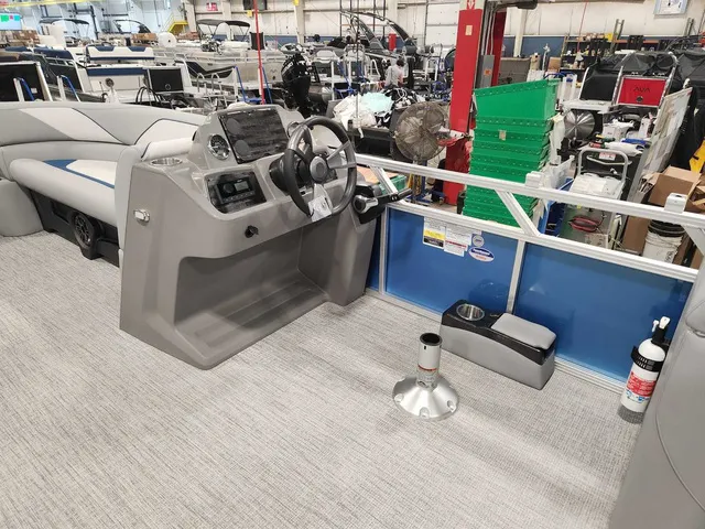 Slide: The Image of Avalon 2385 25 Venture 85 QL 2026 - 19