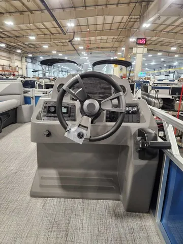 Slide: The Image of Avalon 2385 25 Venture 85 QL 2026 - 20