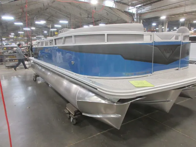 Slide: The Image of Avalon 2385 25 Venture 85 QL 2026 - 6