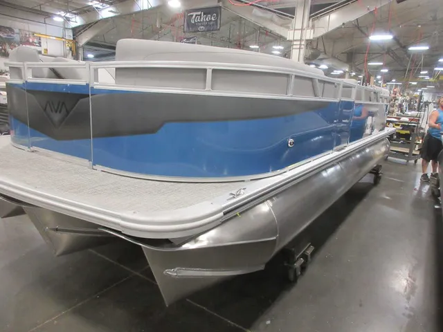 Slide: The Image of Avalon 2385 25 Venture 85 QL 2026 - 8