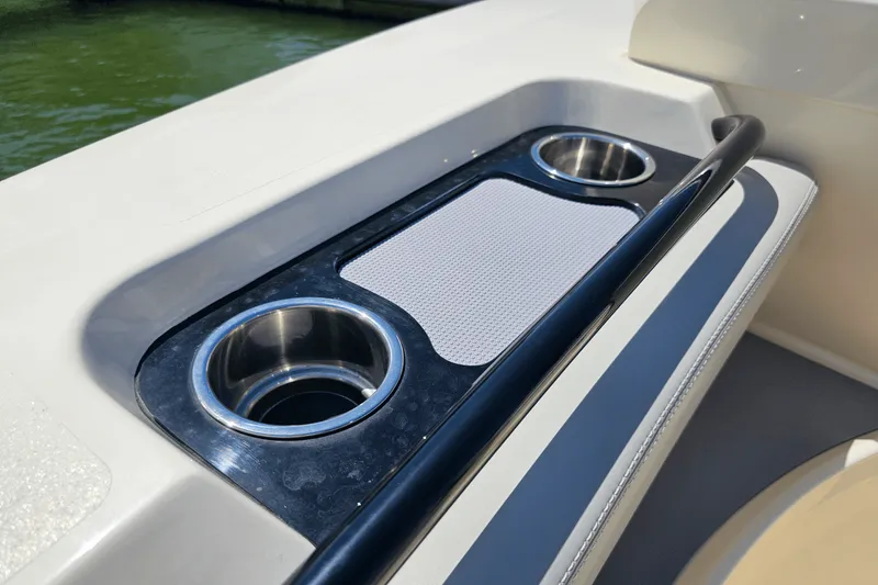 Slide: The Image of Scout 305LXF 2024 - 15