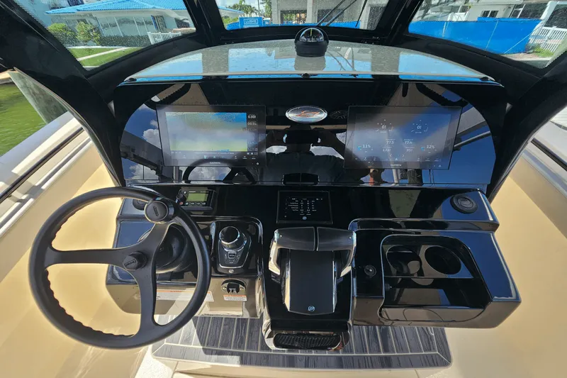 Slide: The Image of Scout 305LXF 2024 - 17