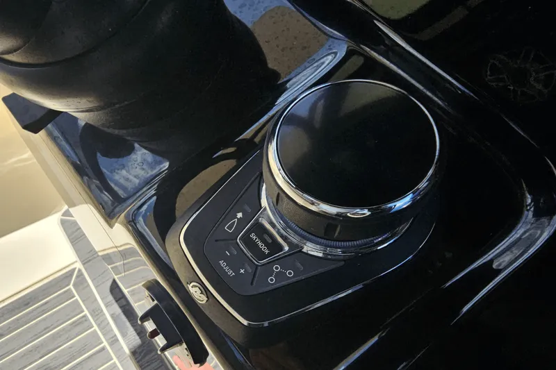 Slide: The Image of Scout 305LXF 2024 - 25