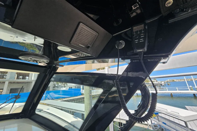 Slide: The Image of Scout 305LXF 2024 - 34